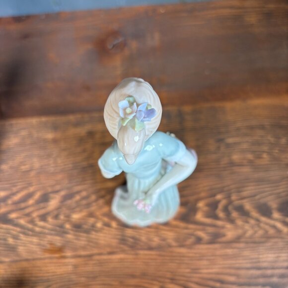 House of Lloyd Gathering Flowers Porcelain Figurine - Picture 9 of 13